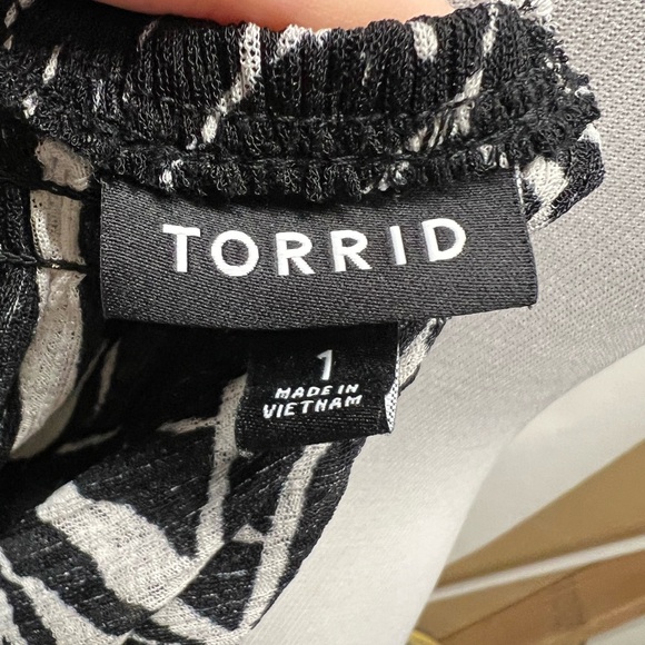 Torrid Black White Cap Sleeve Gauze Peasant Top 1X - Picture 4 of 6